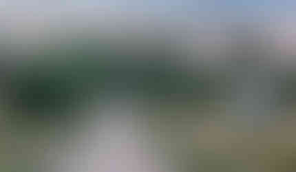 This is a vew of the trail leading to the village of Agés.