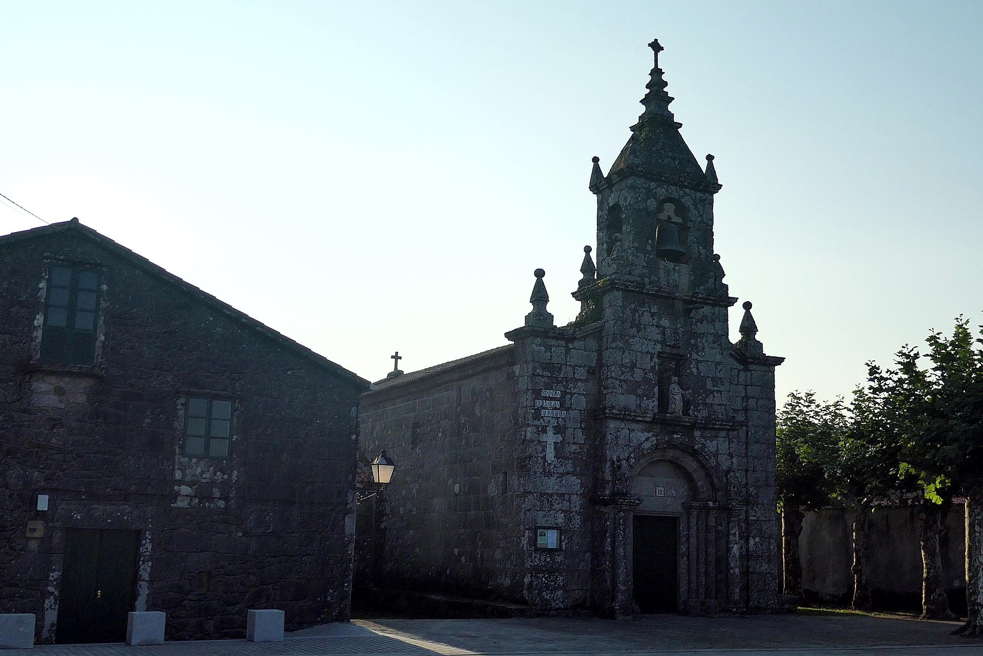 This is a church in the hamlet of A Grixa.