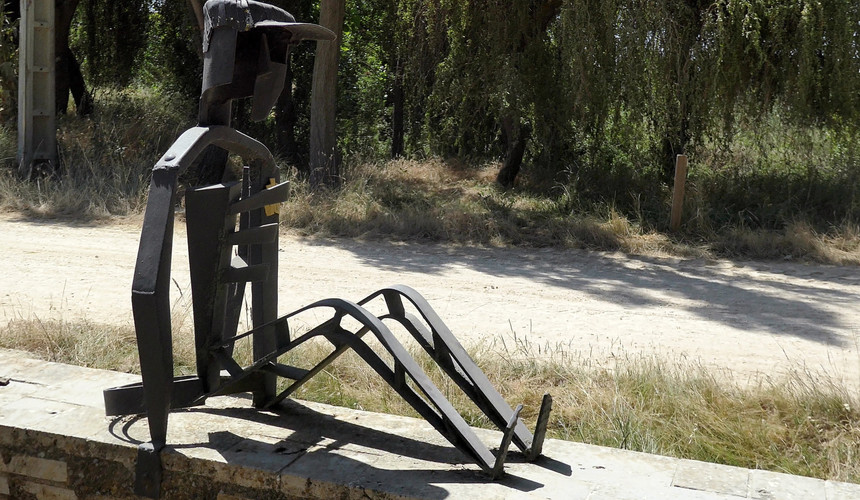 Here is a sculpture of a pilgrim as you enter Boadilla del Camino.