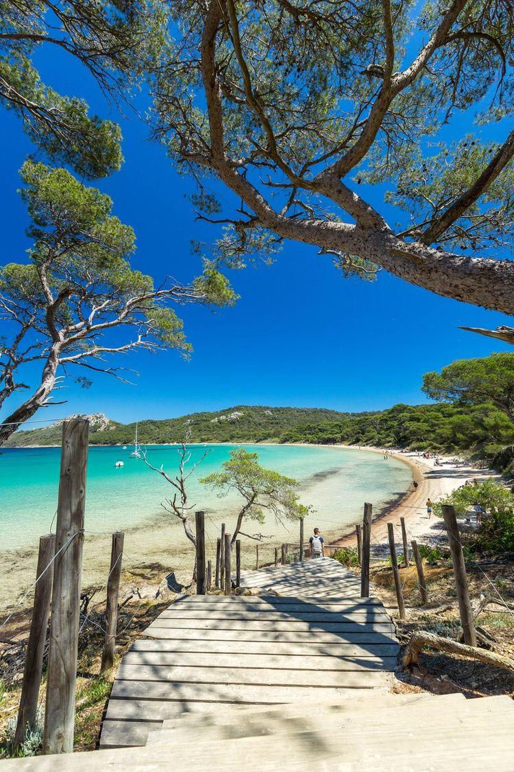Location de bateau Porquerolles port grimaud saint-tropez yacht charter