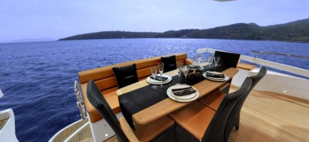 Location de bateau PEARL 60 à Saint Tropez, STYS