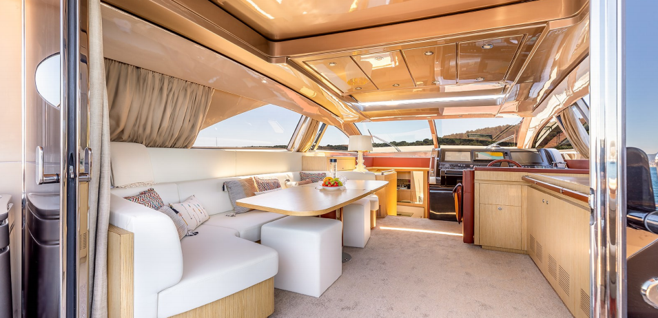 Location de yacht RIVA R à Saint Tropez, STYS