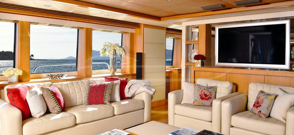 Location de bateau SUNSEEKER 34M à Saint Tropez, STYS