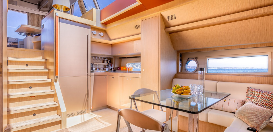 Location de yacht RIVA R à Saint Tropez, STYS