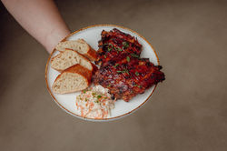 Hennie's BBQ-30