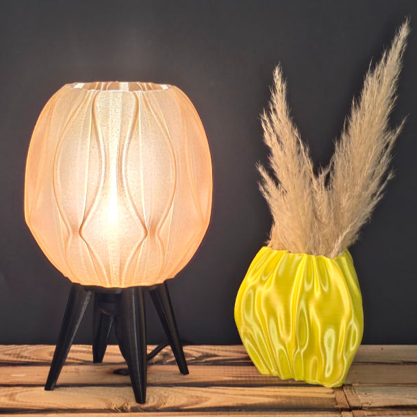 Lumos S Designer-Stehlampe aus dunklem Hopfen-Komposit, 3D-gedruckt von Index4D, Made in Germany