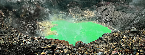 Laguna volcánica ilamatepec.jpg