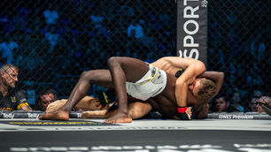 Hasič, který dusí soupeře! Václav Klimša šokoval Oktagon raritní submisí, jakou svět MMA skoro nezná!