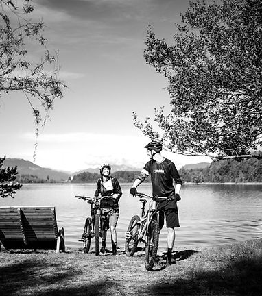 mit_dem_bike_zum_see-original_(f)_Martin-Hofmann_(c)_Region-Villach-Tourismus-GmbH_edited.