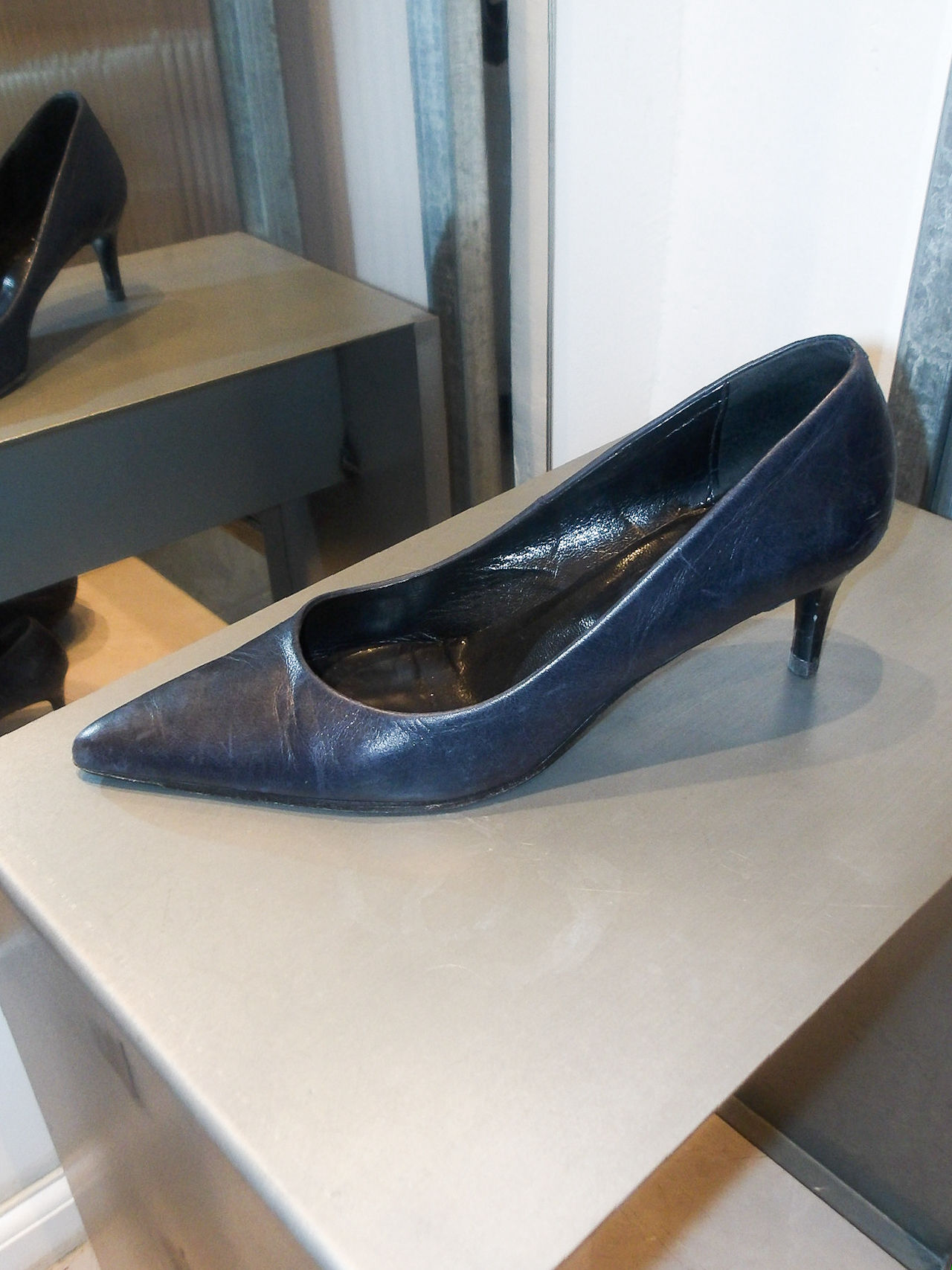 Élisabeth Stuart Navy Leather Pumps