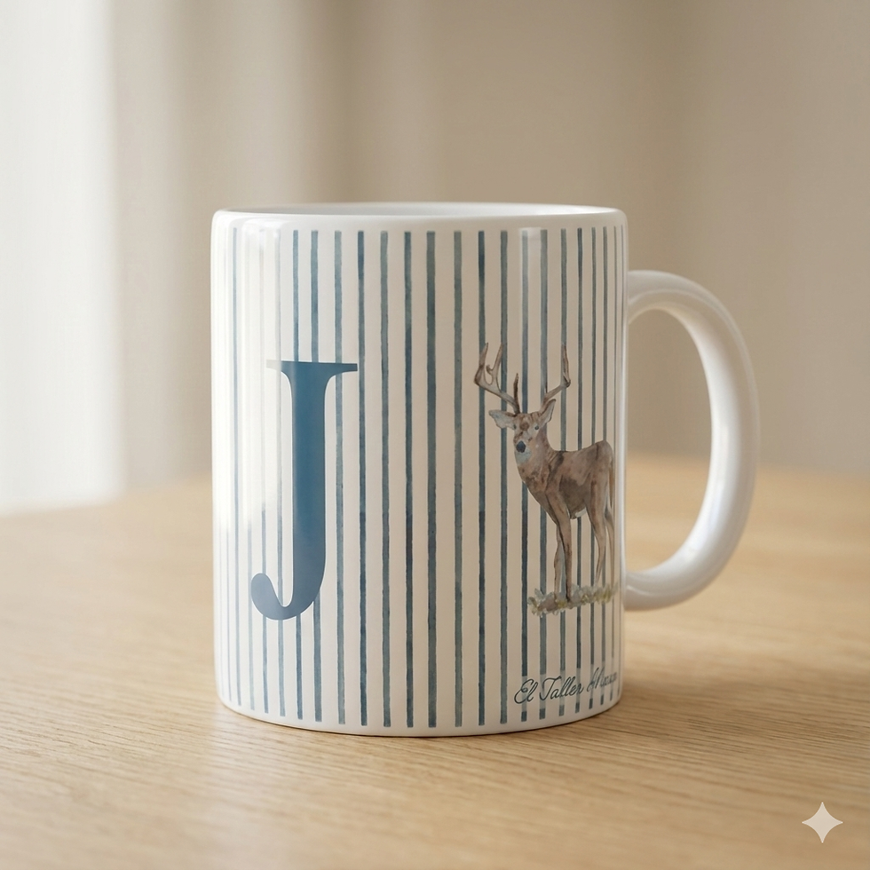 Taza con Inicial "J" – Colección "Bosque Azul" (Ciervo)