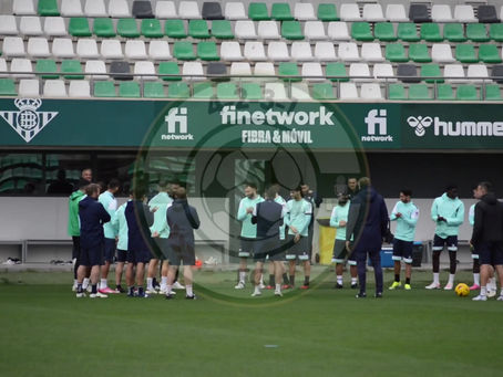 Van Nistelrooy despedido con regalo incluido