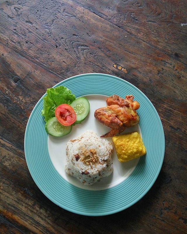 Huraaaiii Breakfast Bareng Nasi Tutug Oncom.
