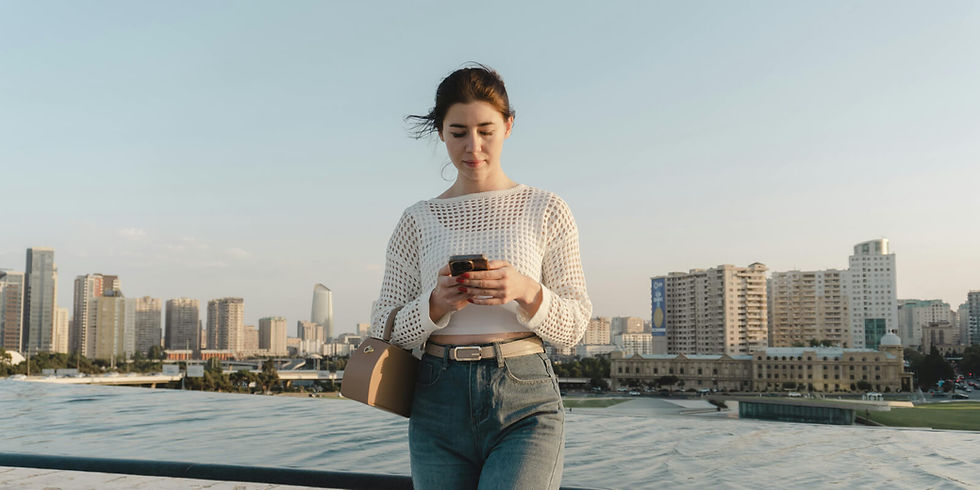 Žena je smutná v zahraničí