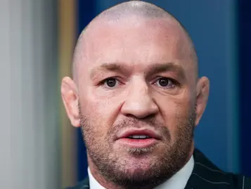 Conor McGregor se baja de la contienda presidencial en Irlanda tras anunciar retiro de su candidatura