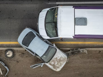 Autobús con 27 estudiantes de la UABC choca en carretera Tijuana-Tecate; sin heridos