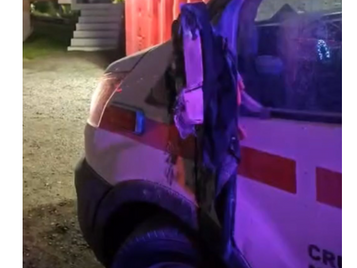 Hombre incendia ambulancia de la Cruz Roja en Playas de Tijuana y huye del lugar