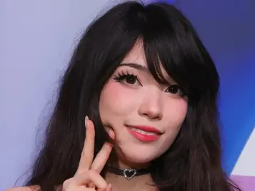 Escándalo en TwitchCon: Streamer Emiru denuncia agresión y acusa a Twitch de encubrir el incidente