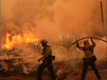 Evacúan prisión en Colorado por megaincendio histórico que arrasa más de 167 millas cuadradas