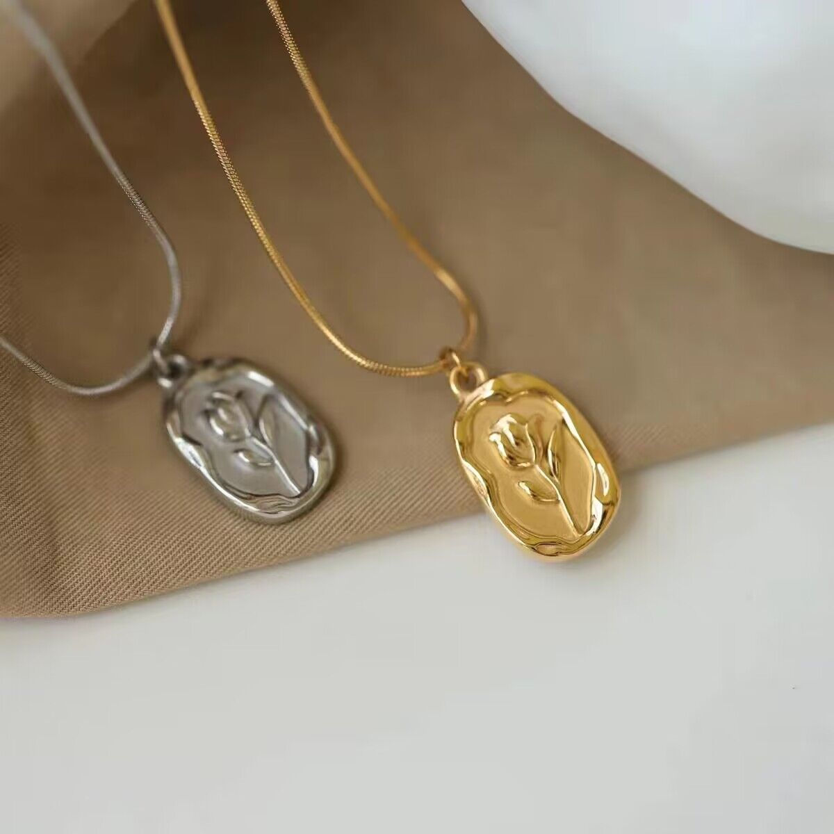 Retro Embossed Tulip Pendant Necklace For Women Personalized Gold Color Silver C