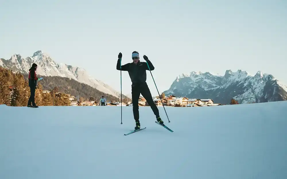 Erfahrener Langlaufcoach in einem Camp in Seefeld