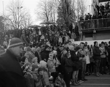 Zuschauer:innen beim Silvesterlauf in Kempten.