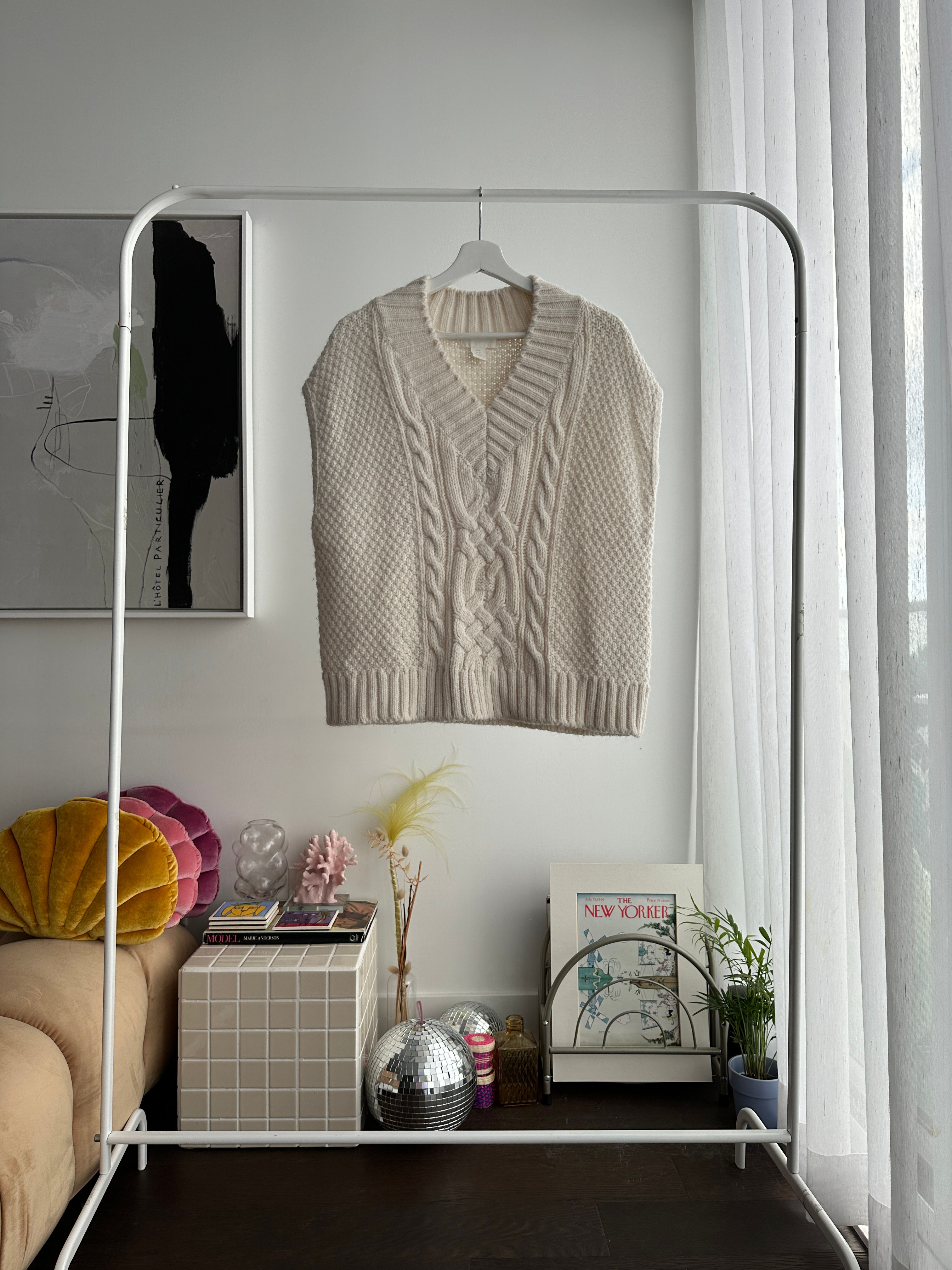 H&M KNITTED SWEATER VEST