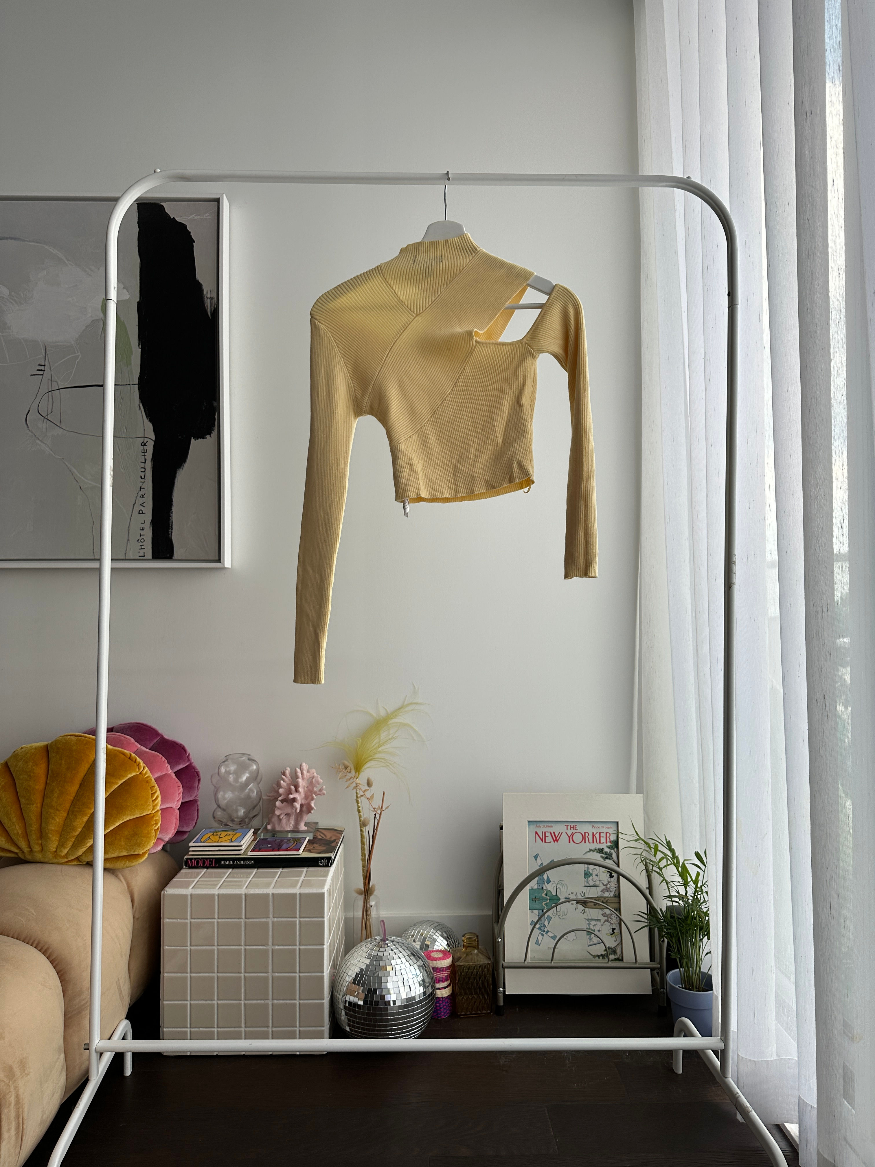 MISSGUIDED YELLOW CUT OUT SWEATER