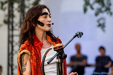 MAMÀ Queen, Zoé Reverdin