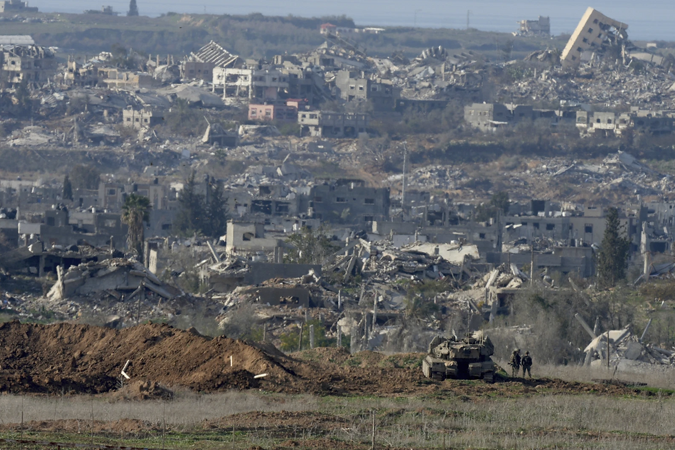 Israeli soldiers stand near a tank inside southern Gaza along the border with Israel, Jan. 19, 2025. (Photo/Ohad Zwigenberg, File)