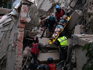 Venezuela Earthquake Aftermath: Search Efforts Intensify for Hundreds Trapped