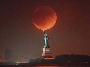 A Celestial Torch: The 2026 Blood Moon Over New York