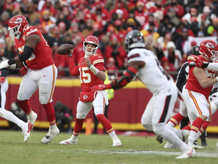 Mahomes and Kelce lead the Chiefs to a 23-14 victory over the Texans, securing another trip to the AFC title game.