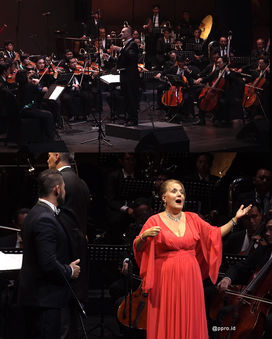 Darioo Ricchizzi, Felicia Bongiovanni & Batavia Madrigal Singers