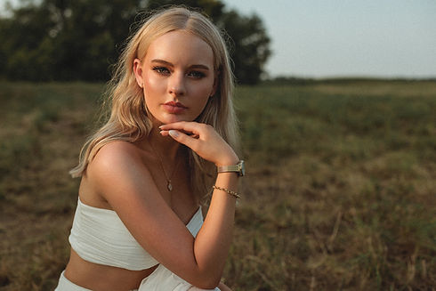 green-bay-senior-picture-hair-makeup-sarah-miller-makeup-072.jpeg