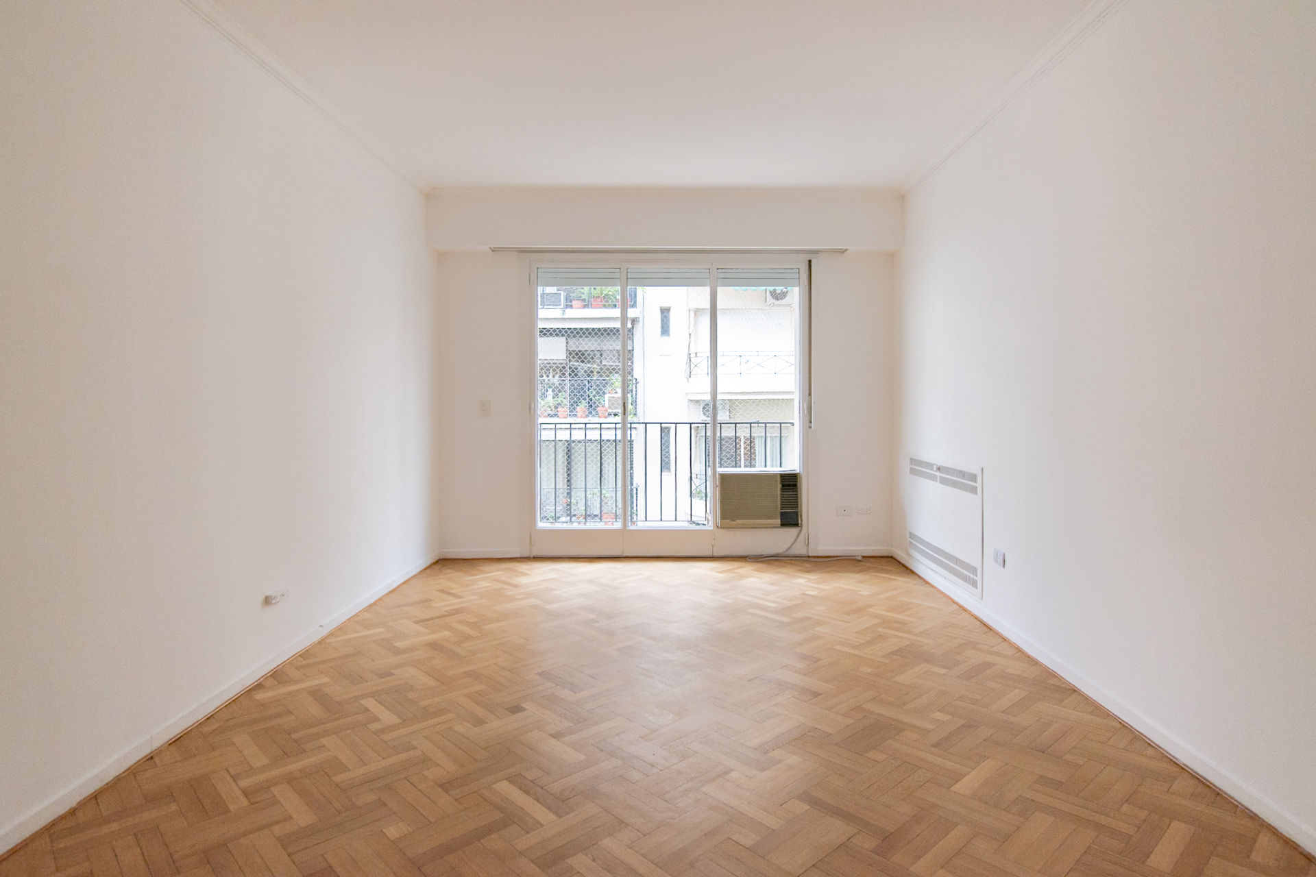 Semipiso a la Venta 4 ambientes con Cochera en Recoleta, Montevideo 1700