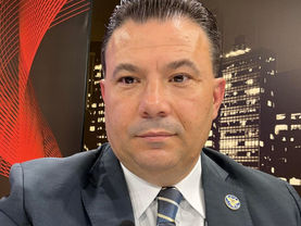 Poezi: Hiri që s’fryhet!