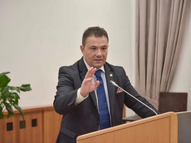 Ndonjëherë nuk është shpejtësia që të formon, por durimi për të mos ndërtuar mbi ajër