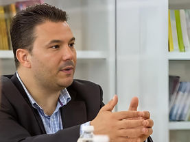 Nuk ka nevojë të flasësh me forcë, kur jeton me vërtetësi