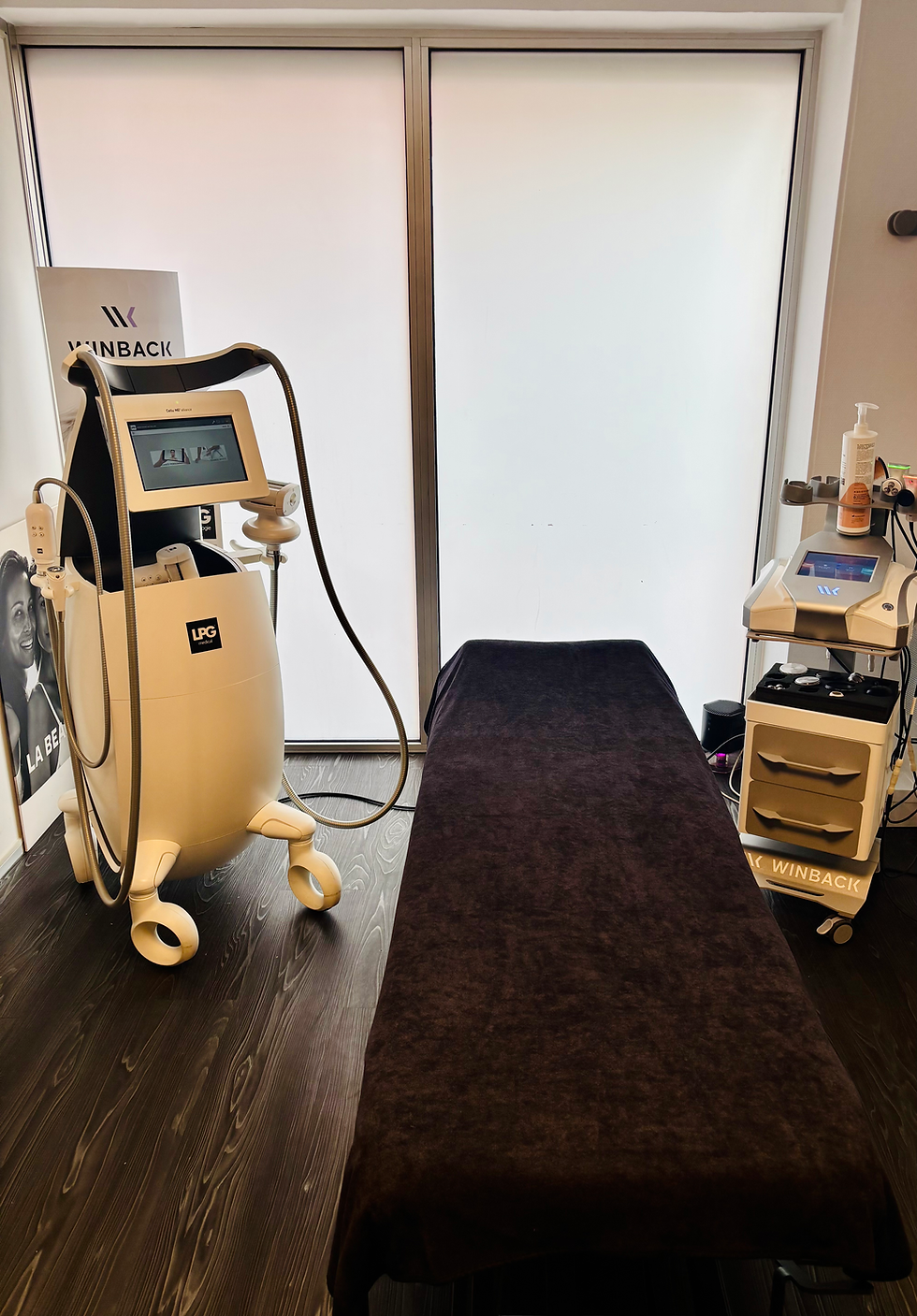 Cabine pour soins du corps à Dunkerque avec table de massage