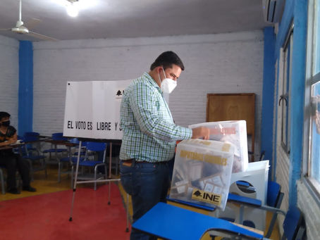 Alcalde de Lerdo, Homero Martínez Cabrera, emitió su sufragio.