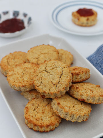 סקונס מתוק דל-פחמימות ללא גלוטן וללא סוכר