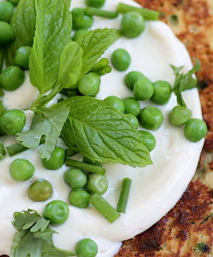 פנקייק ירק מלוח עם לאבנה טבעוני. ללא גלוטן וללא סוכר.