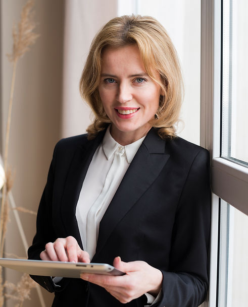 happy-business-woman-using-tablet.jpg