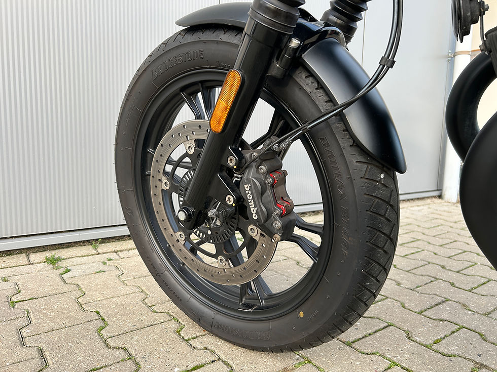 Thumbnail: 2018 Moto Guzzi V7 III Stone 52pk ABS - 19.909 km - € 6.490,-