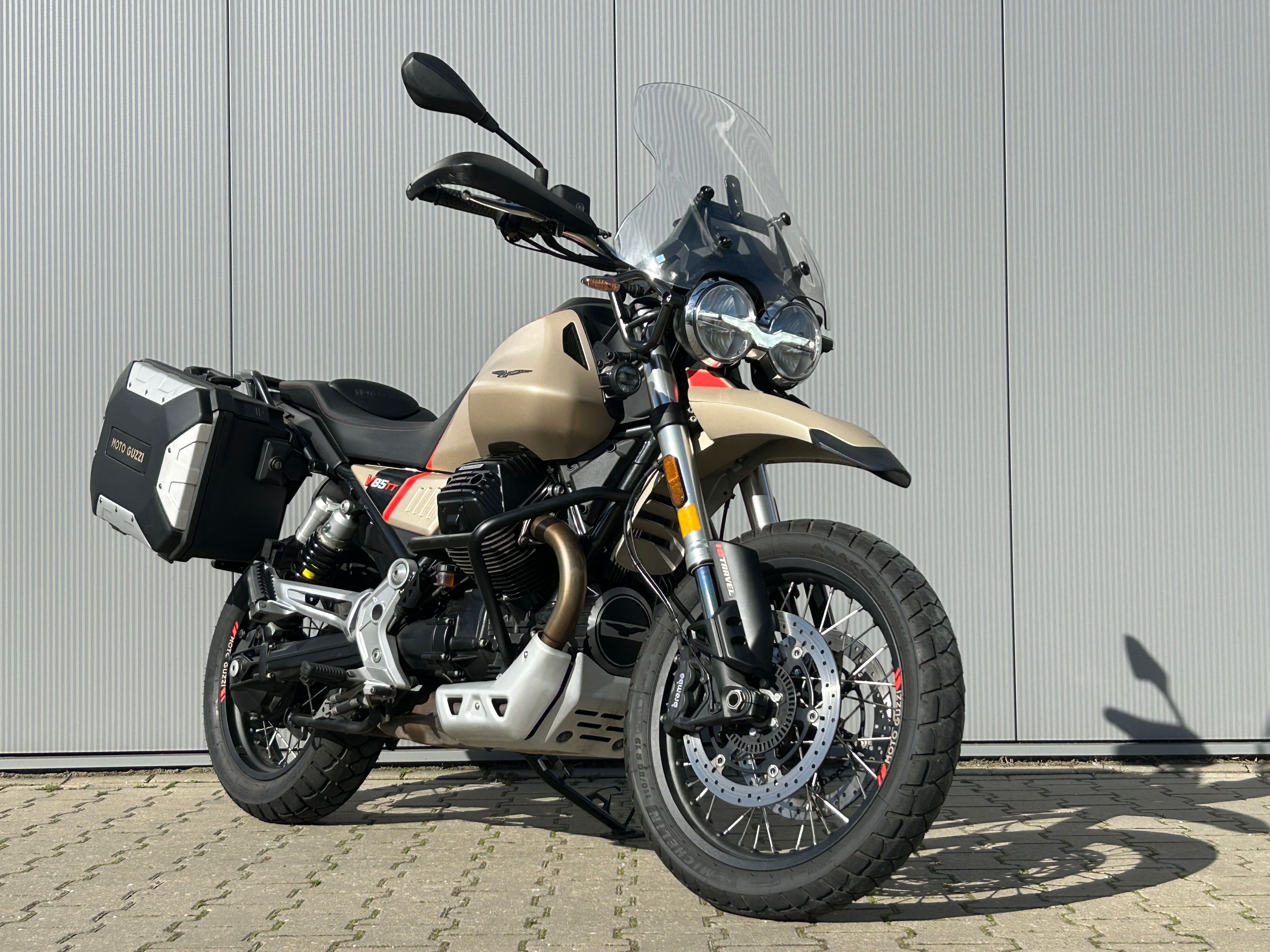 2020 Moto Guzzi V85TT 80pk Travel ABS - 34.86 km - € 9.790,-