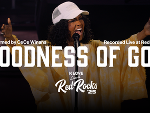 CeCe Winans proclama la “Bondad de Dios” en Red Rocks Amphitheatre.