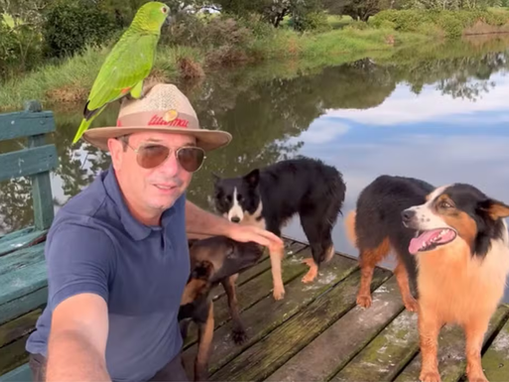 Vencedor na vida: homem supera câncer e encanta a web ao compartilhar rotina com animais silvestres e domésticos