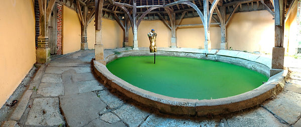 Saint-Sauveur - Manequin dans le lavoir - panoramique avant.jpg