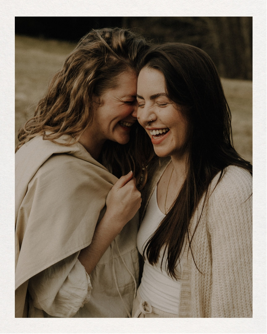 emotionales team foto von sophia und madeleine von der branding agentur von sundays brandstudio